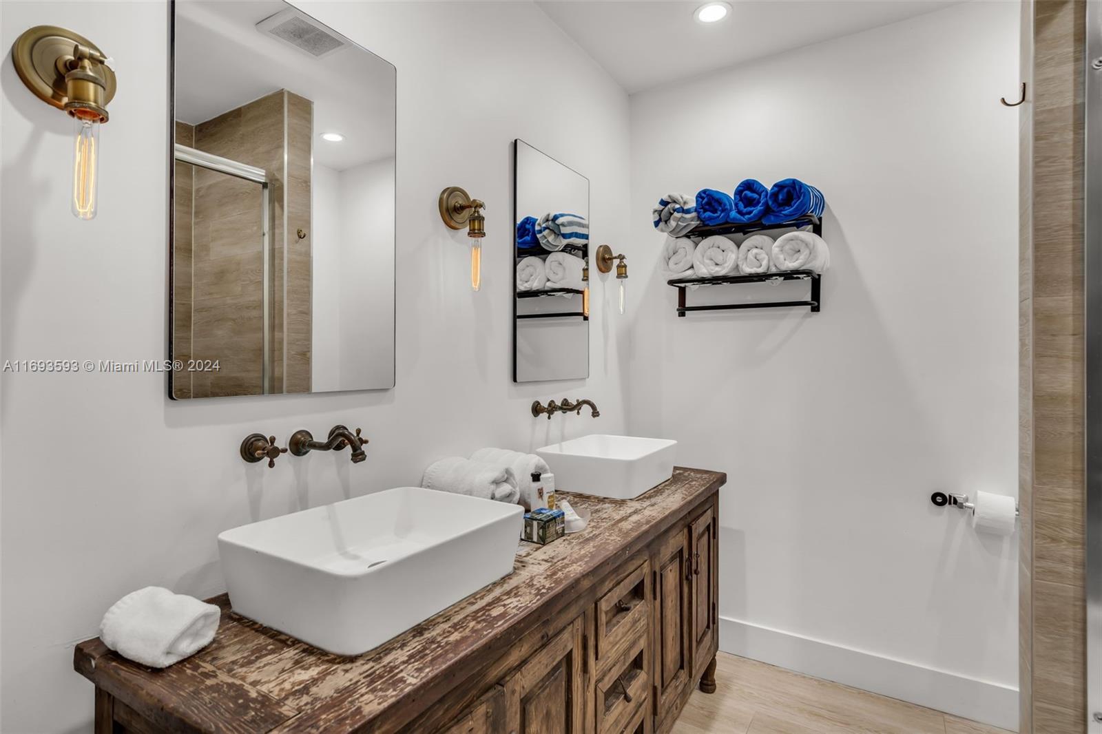 HOLLYWOOD LAKES SECTION - Residential Lease