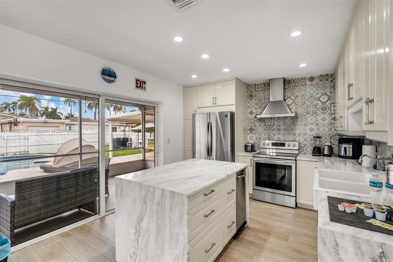 HOLLYWOOD LAKES SECTION - Residential Lease