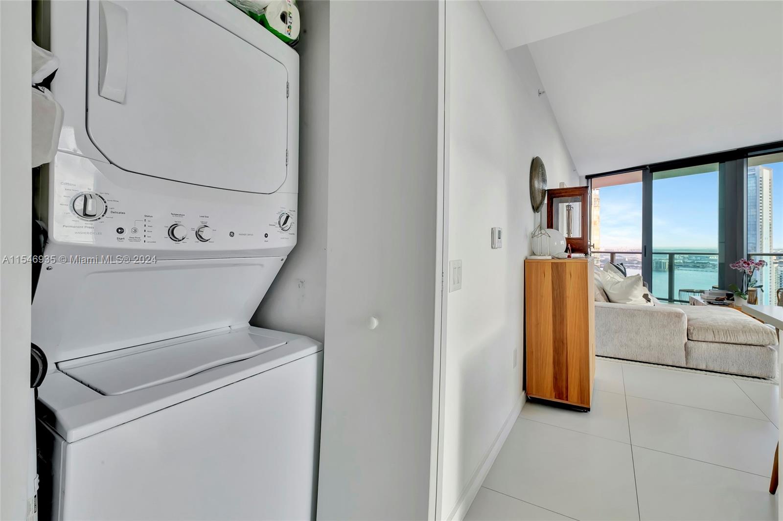 Miami, Florida 33137, United States, 2 Bedrooms Bedrooms, ,2 BathroomsBathrooms,Residential,Active,63064