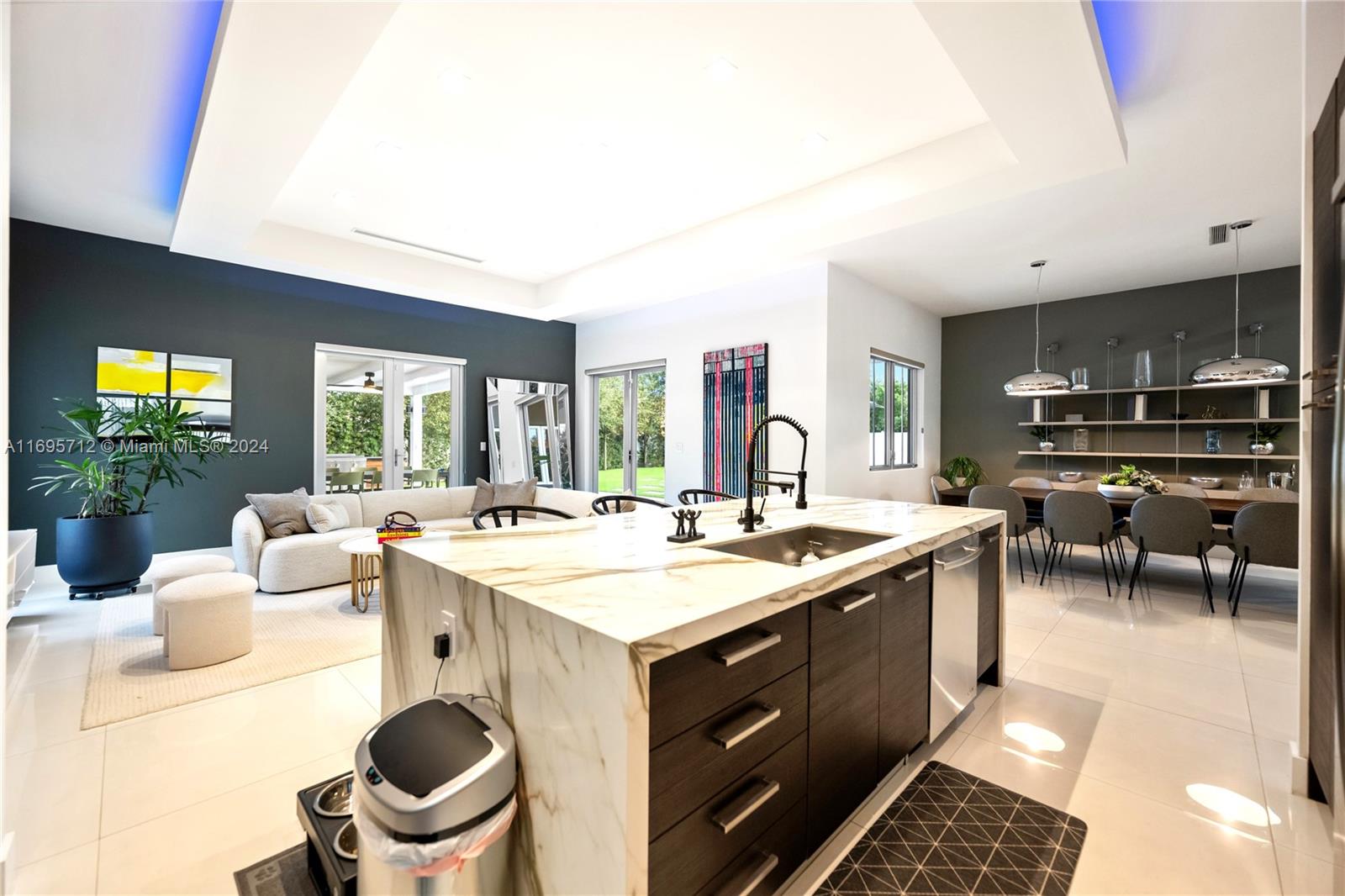 OASIS PARK SQUARE AT DORAL - Residential