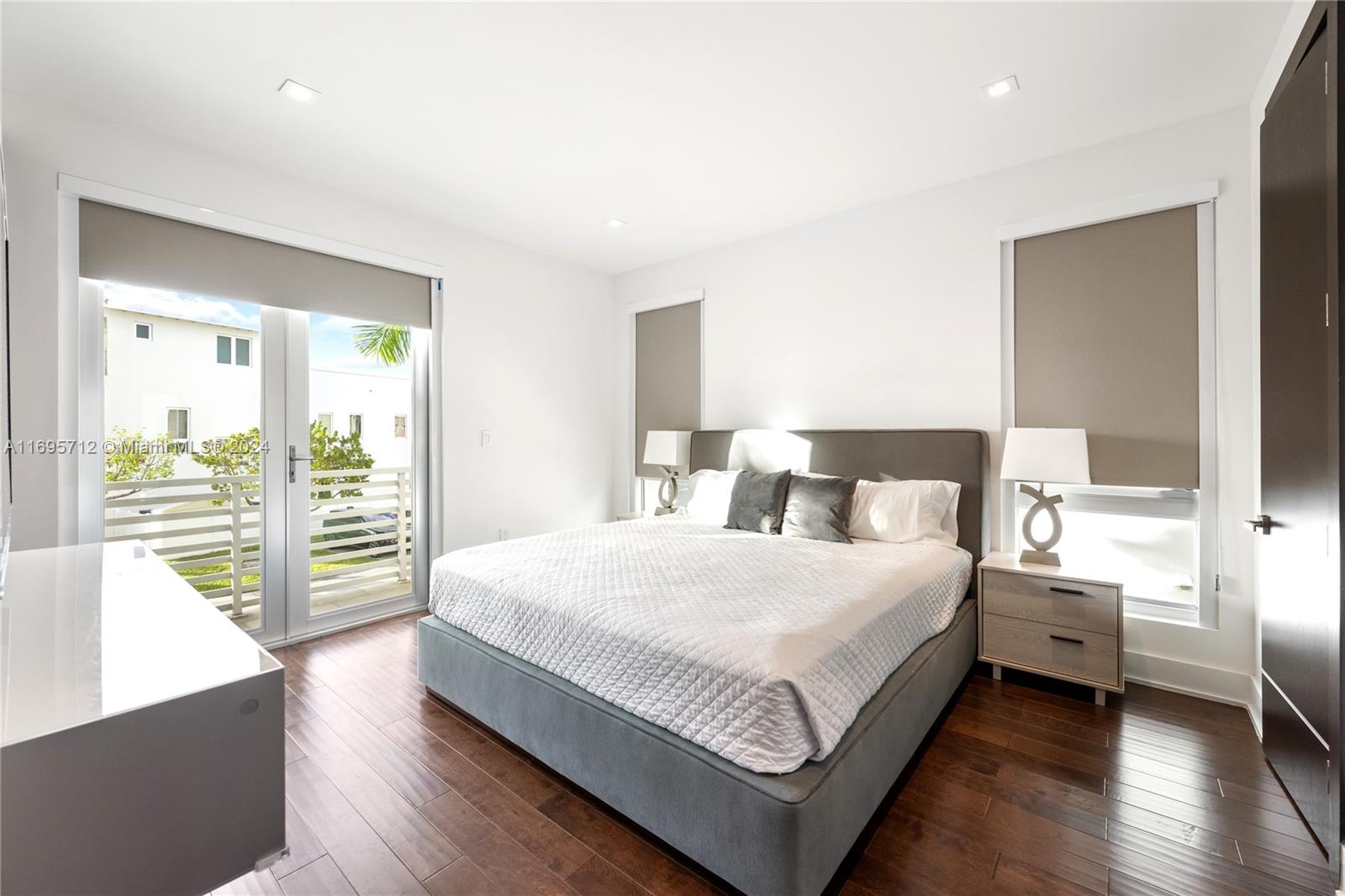 OASIS PARK SQUARE AT DORAL - Residential