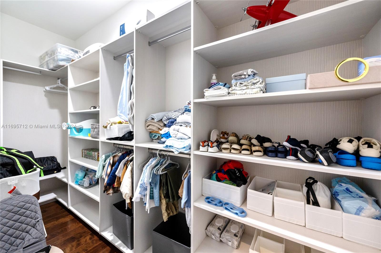 OASIS PARK SQUARE AT DORAL - Residential