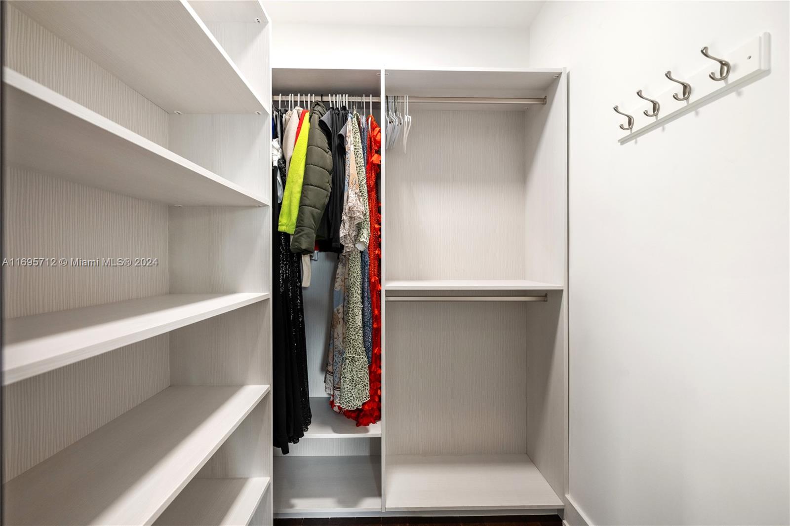 OASIS PARK SQUARE AT DORAL - Residential