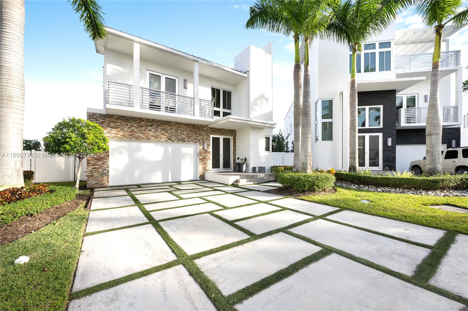 OASIS PARK SQUARE AT DORAL - Residential