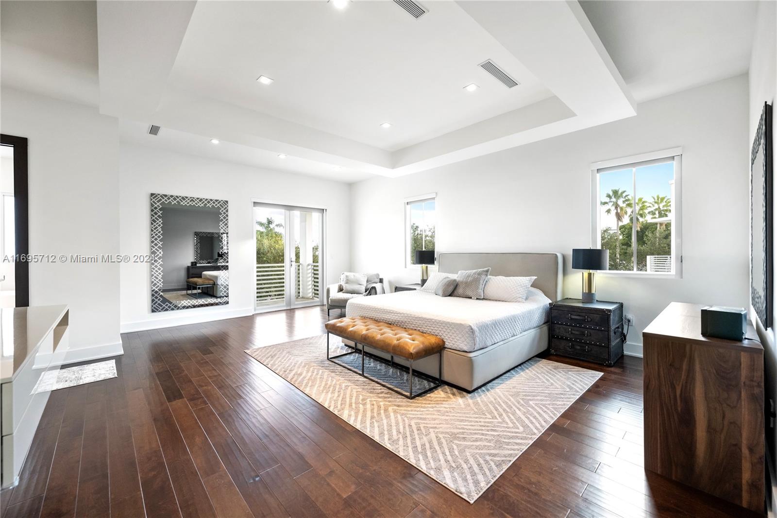 OASIS PARK SQUARE AT DORAL - Residential