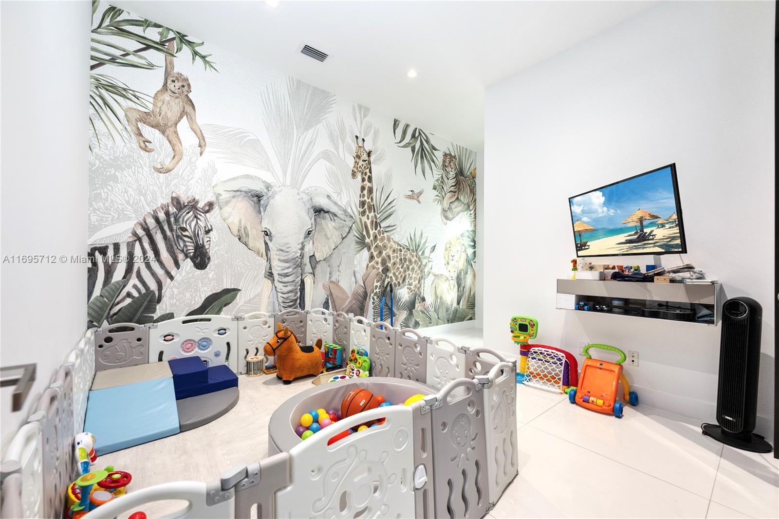 OASIS PARK SQUARE AT DORAL - Residential