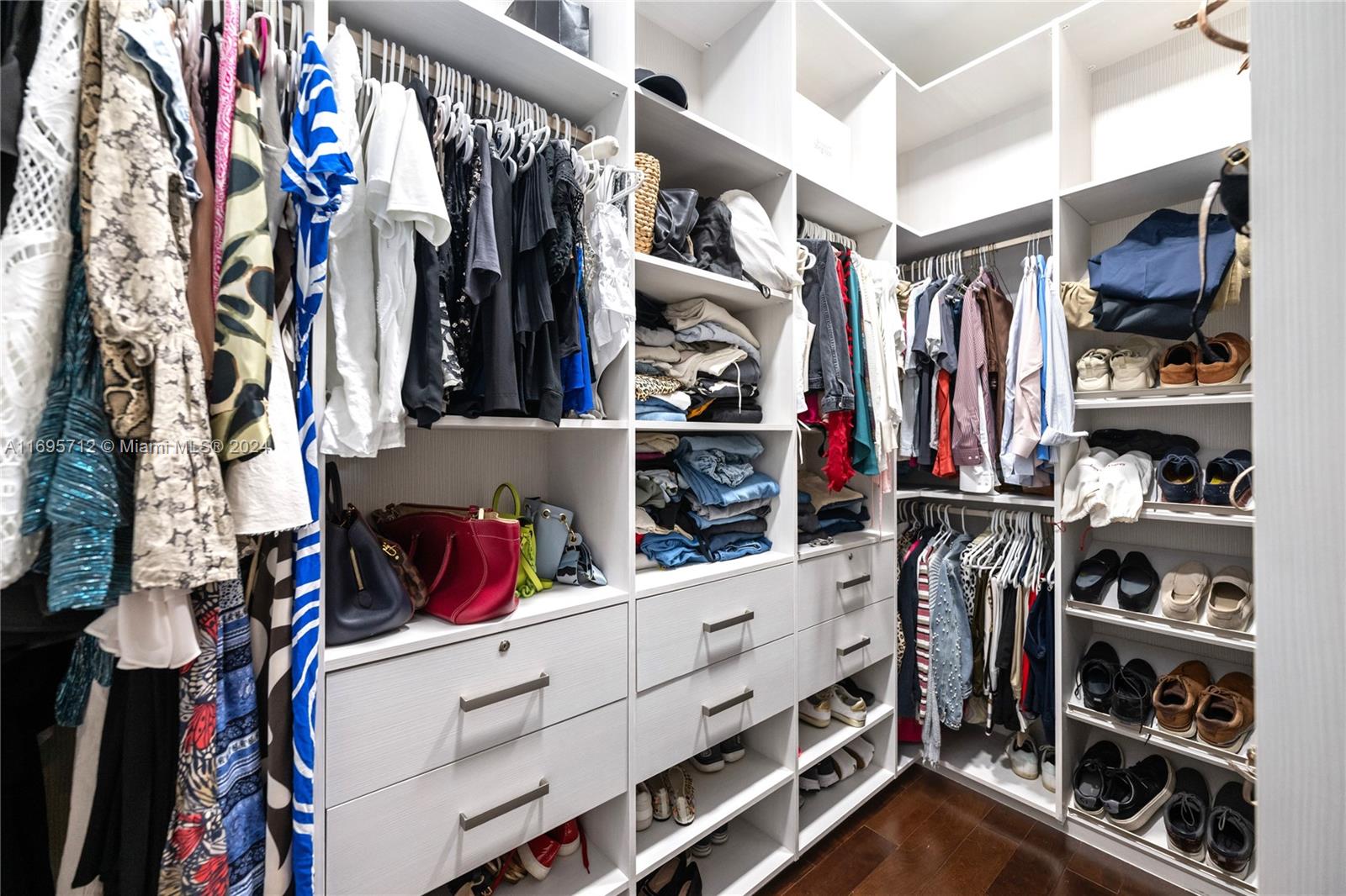 OASIS PARK SQUARE AT DORAL - Residential