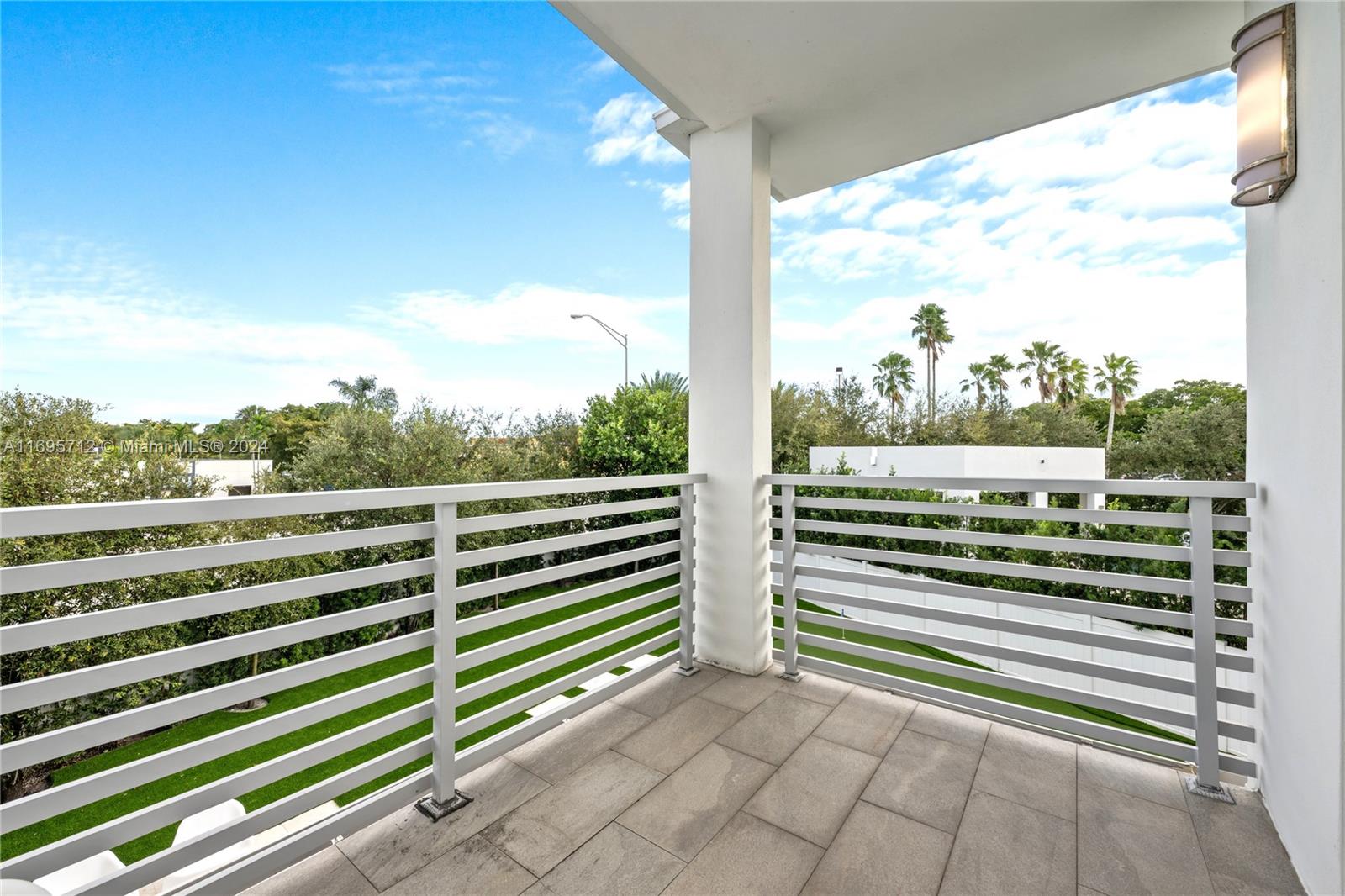 OASIS PARK SQUARE AT DORAL - Residential