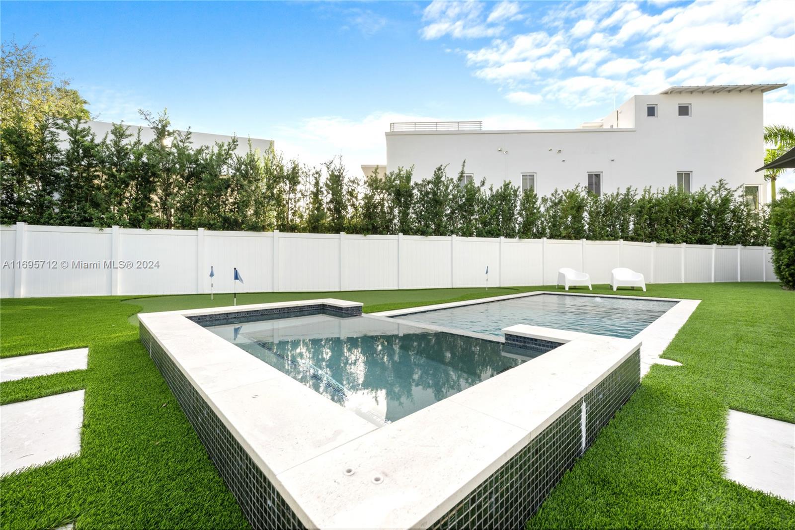 OASIS PARK SQUARE AT DORAL - Residential