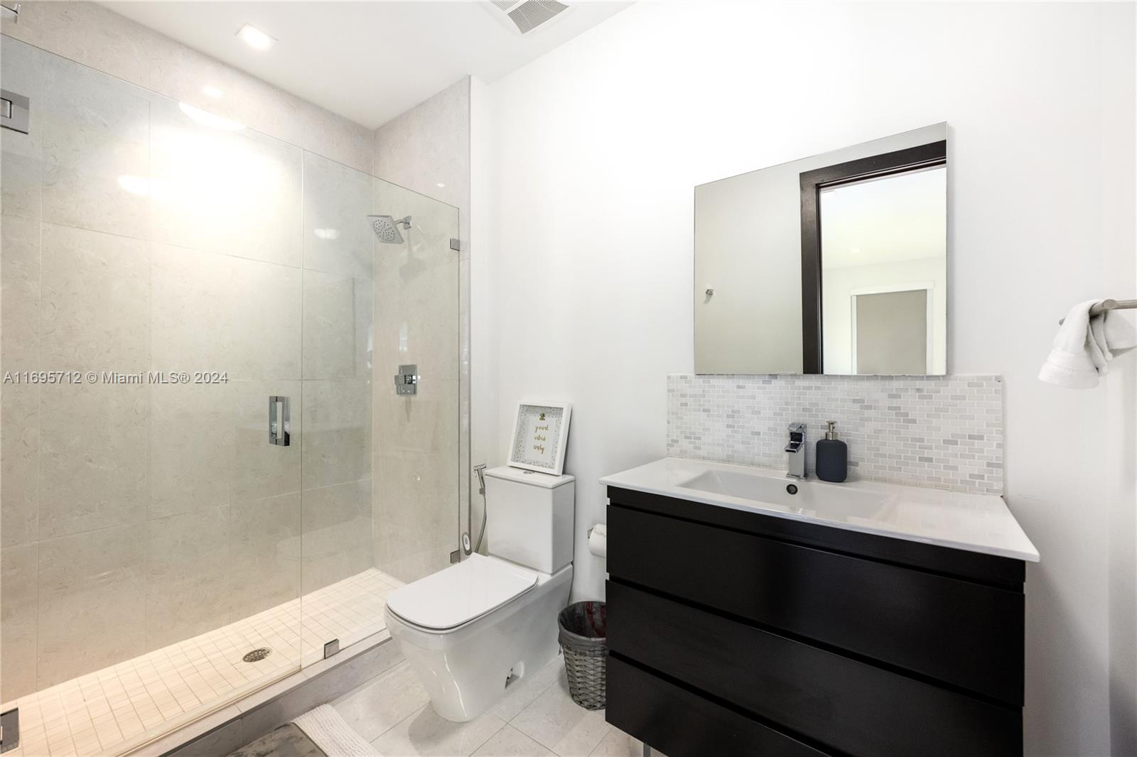 OASIS PARK SQUARE AT DORAL - Residential