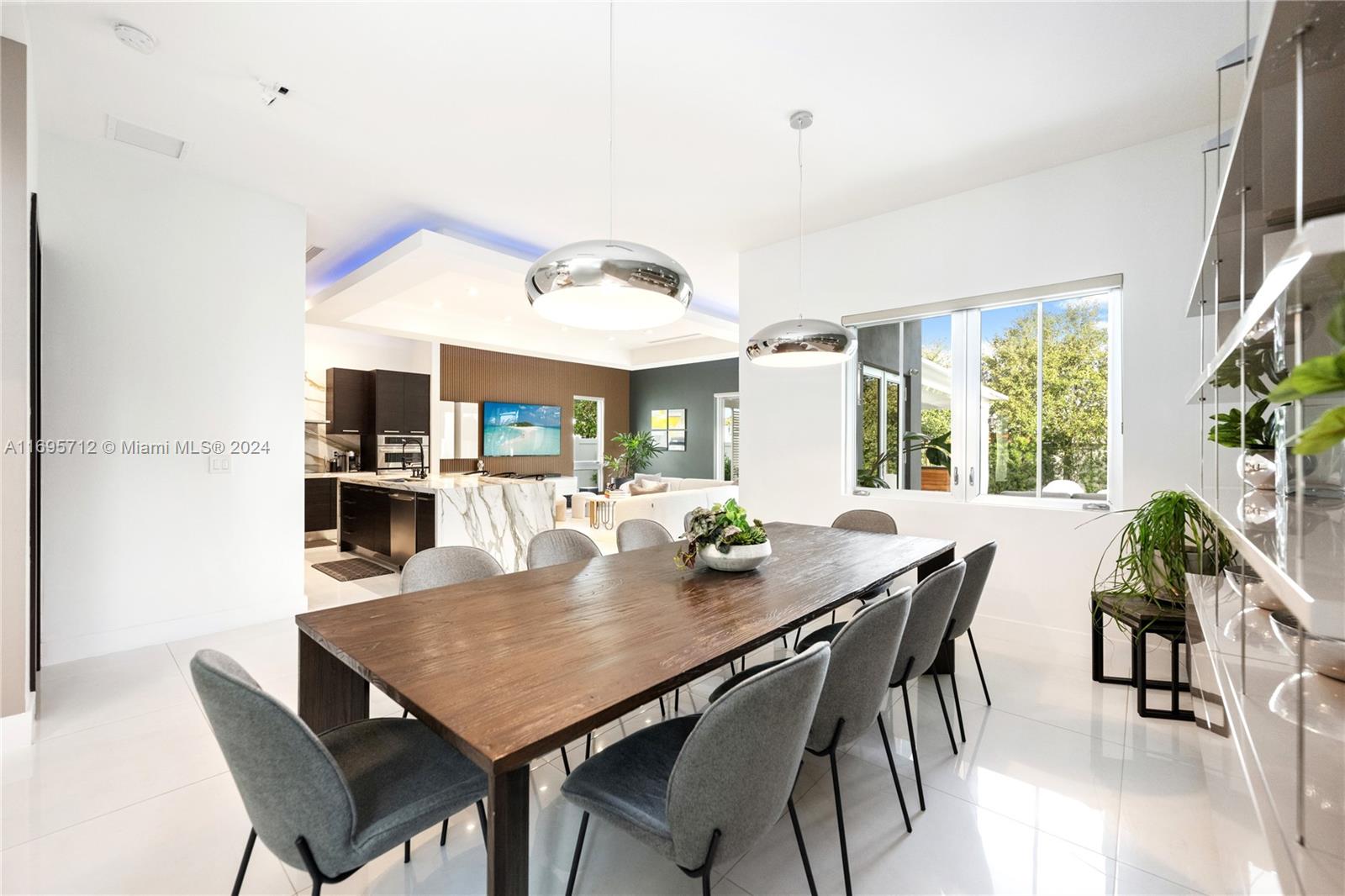 OASIS PARK SQUARE AT DORAL - Residential