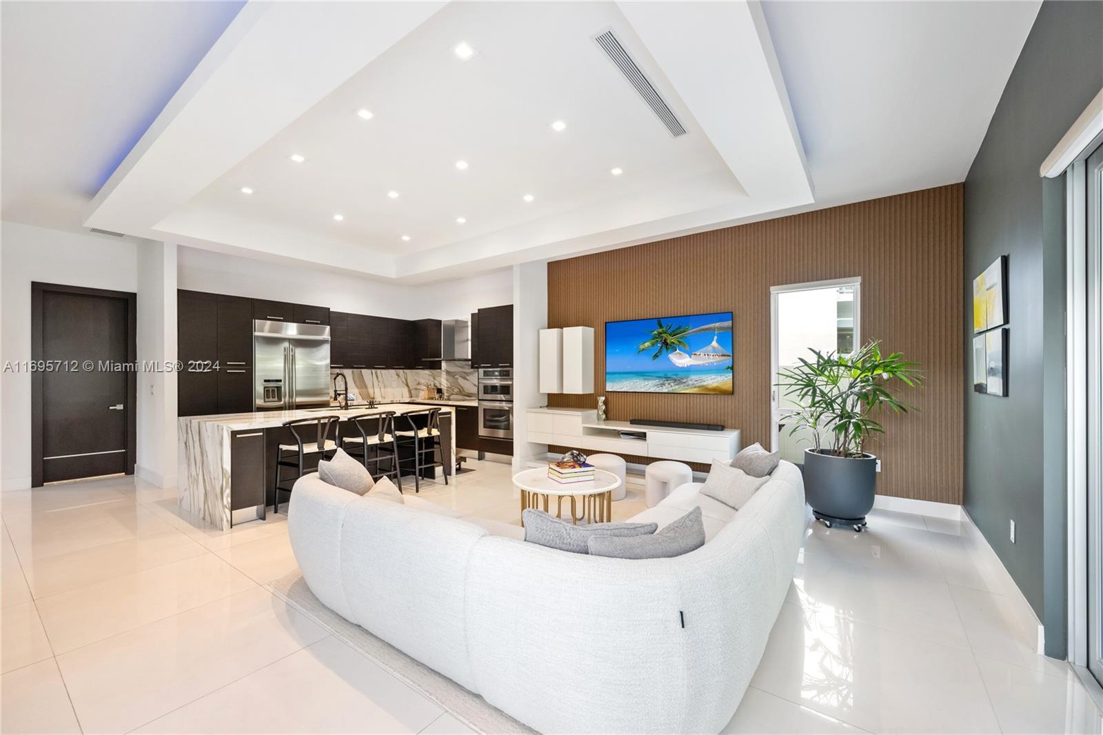 OASIS PARK SQUARE AT DORAL - Residential