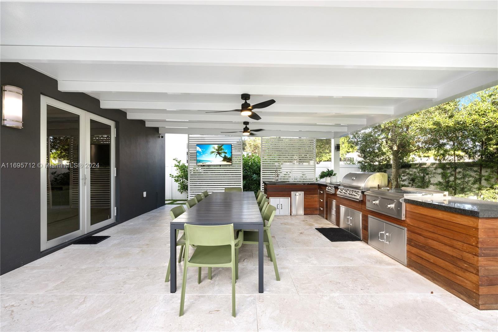 OASIS PARK SQUARE AT DORAL - Residential