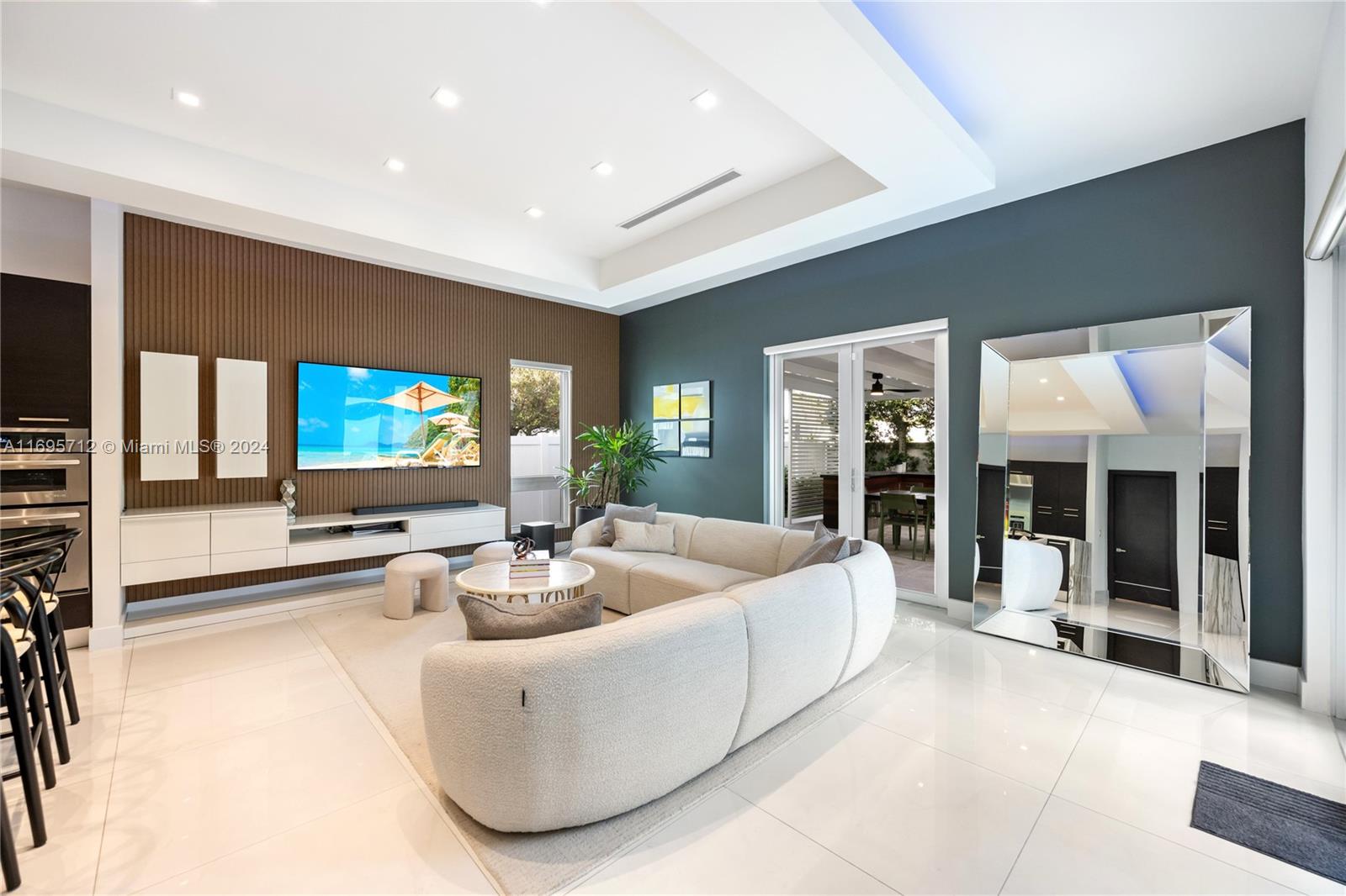 OASIS PARK SQUARE AT DORAL - Residential