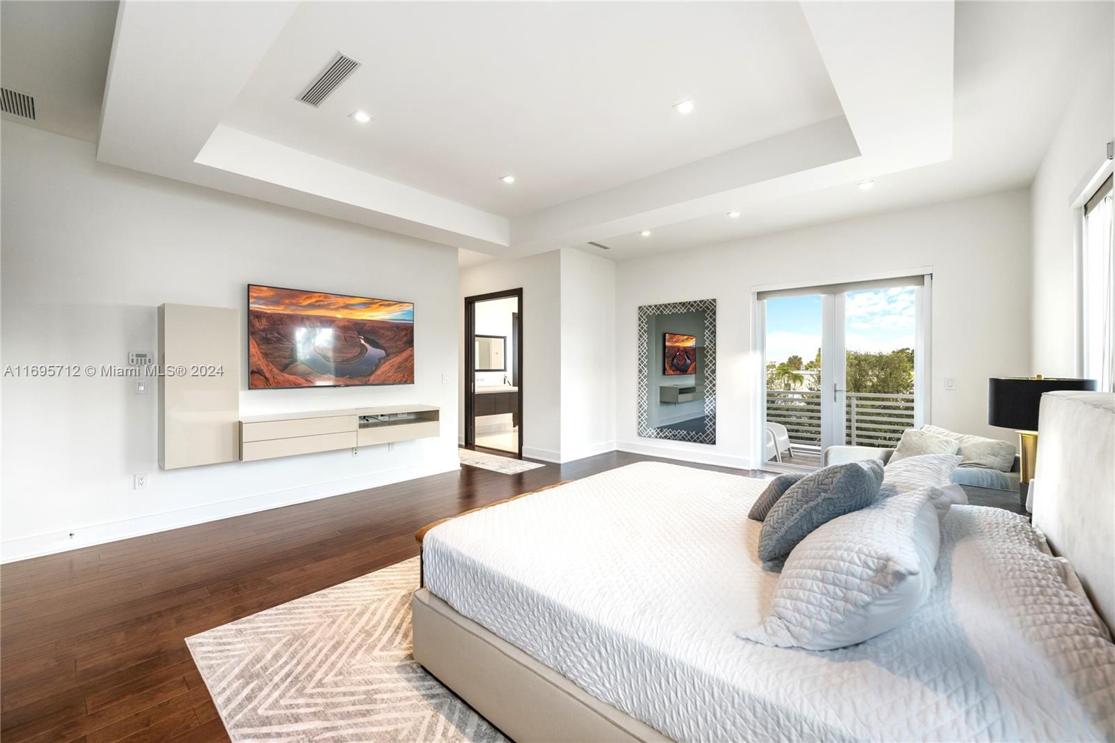 OASIS PARK SQUARE AT DORAL - Residential