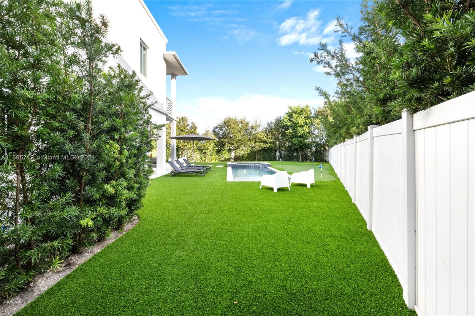 OASIS PARK SQUARE AT DORAL - Residential