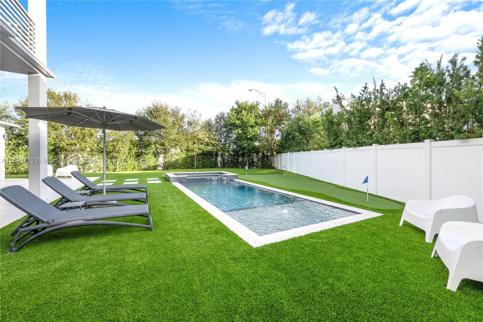 OASIS PARK SQUARE AT DORAL - Residential