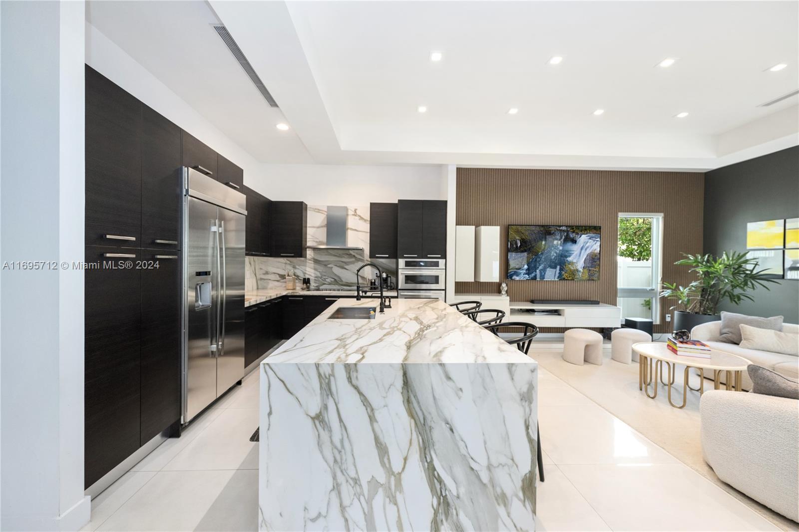 OASIS PARK SQUARE AT DORAL - Residential