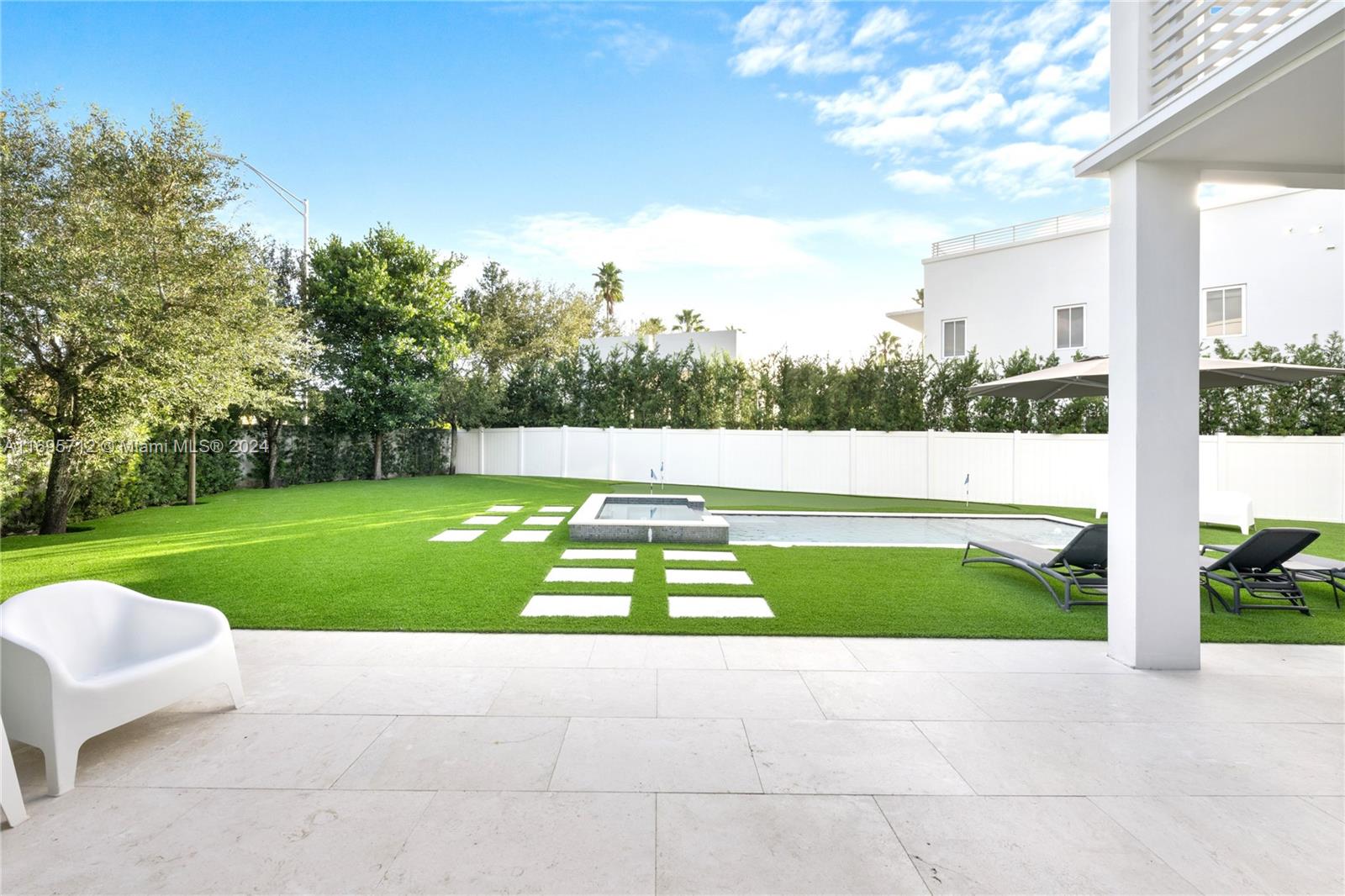 OASIS PARK SQUARE AT DORAL - Residential