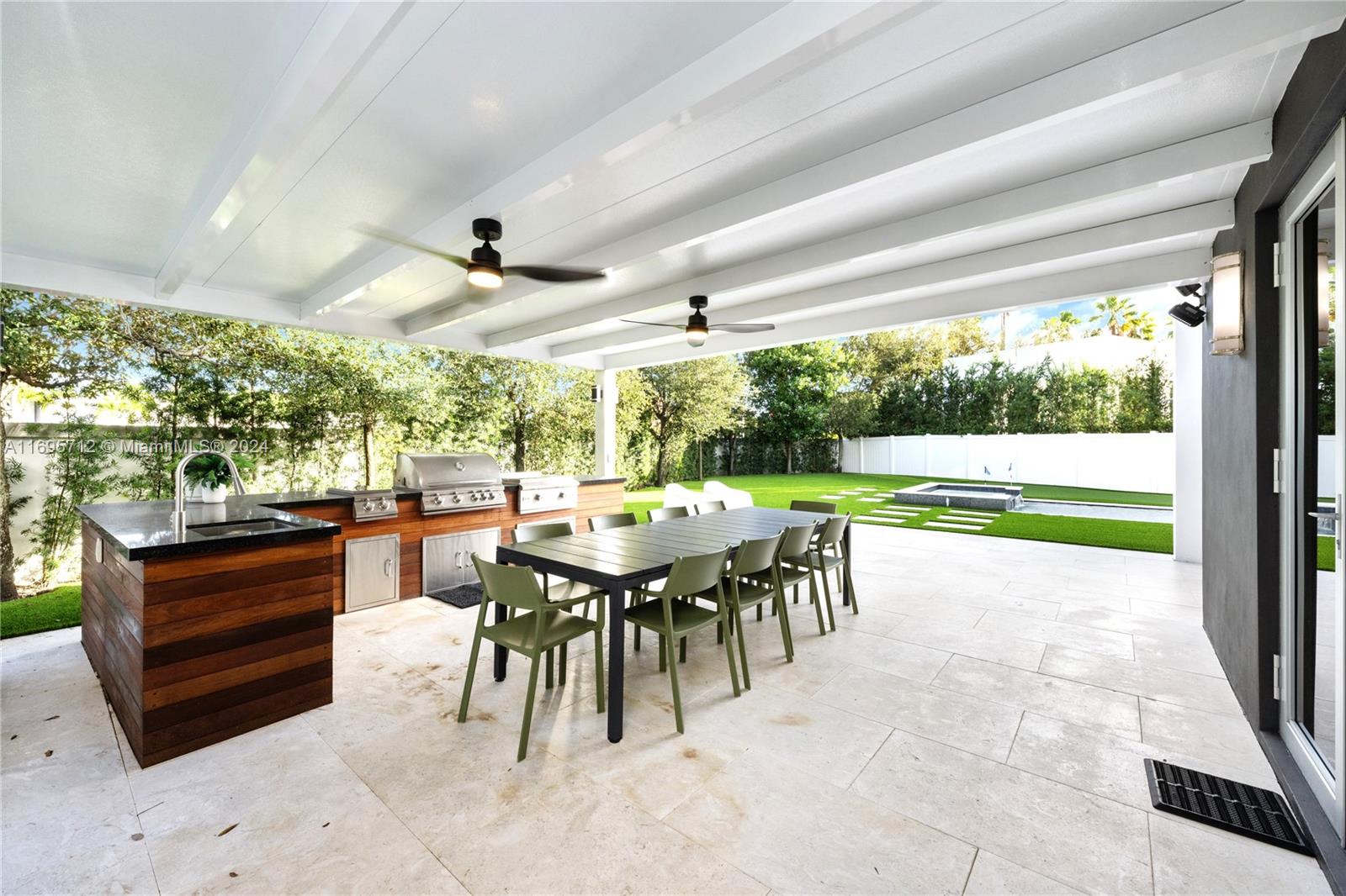 OASIS PARK SQUARE AT DORAL - Residential