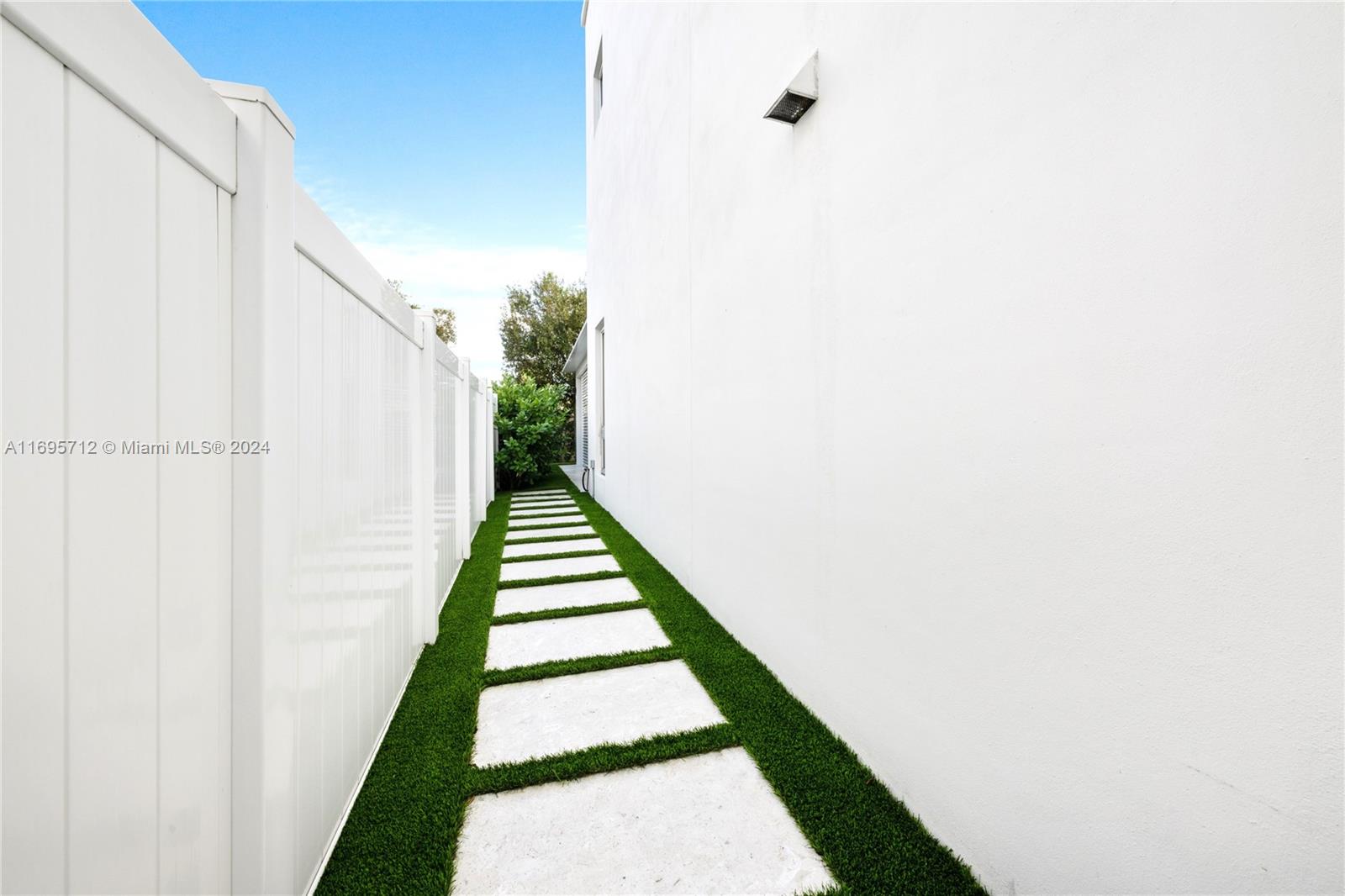 OASIS PARK SQUARE AT DORAL - Residential