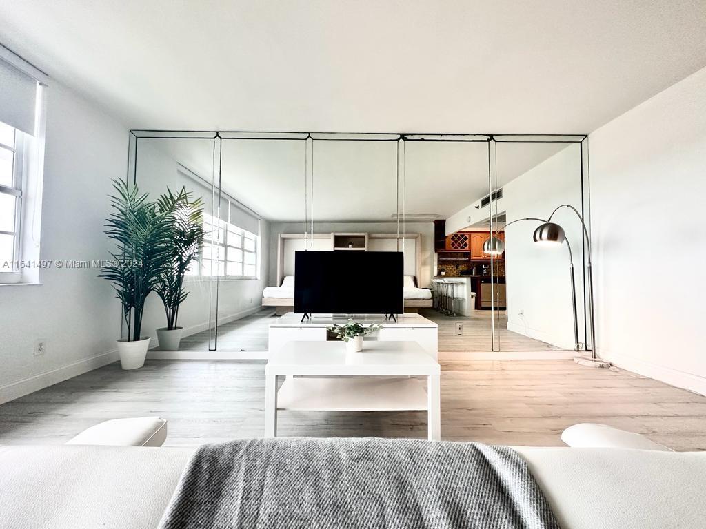 THE DECOPLAGE CONDO - Residential Lease