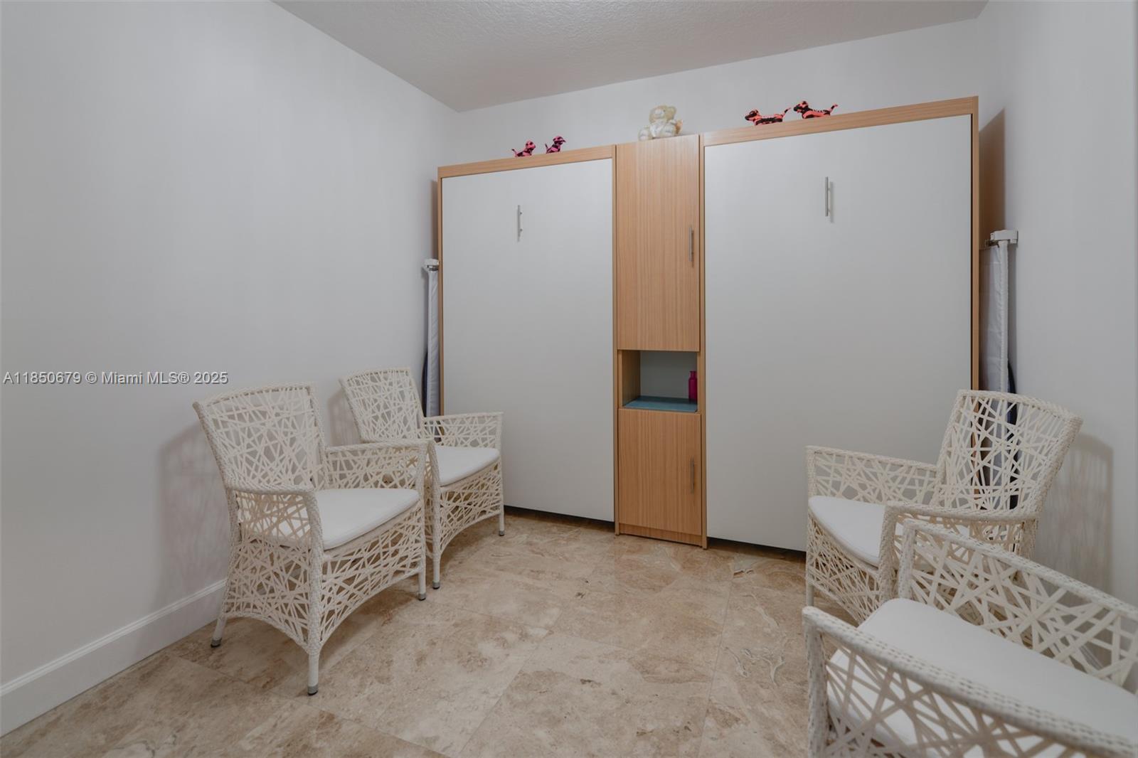 LA PERLA CONDO - Residential Lease