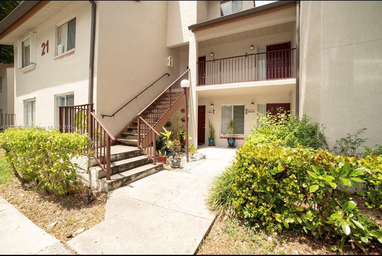 Beautiful 1-bedroom, 1-bath condo located in the highly desirable Parc Vista community in Kendall. This spacious unit features an open layout, in-unit laundry, and a private back patio. Enjoy resort-style amenities including a pool, gym, and tennis courts. Gated community with 24/7 security and guest parking. Centrally located near shopping centers, restaurants, and major highways. Perfect for first-time buyers or investors. Don’t miss this opportunity to own in one of Kendall’s most sought-after neighborhoods!