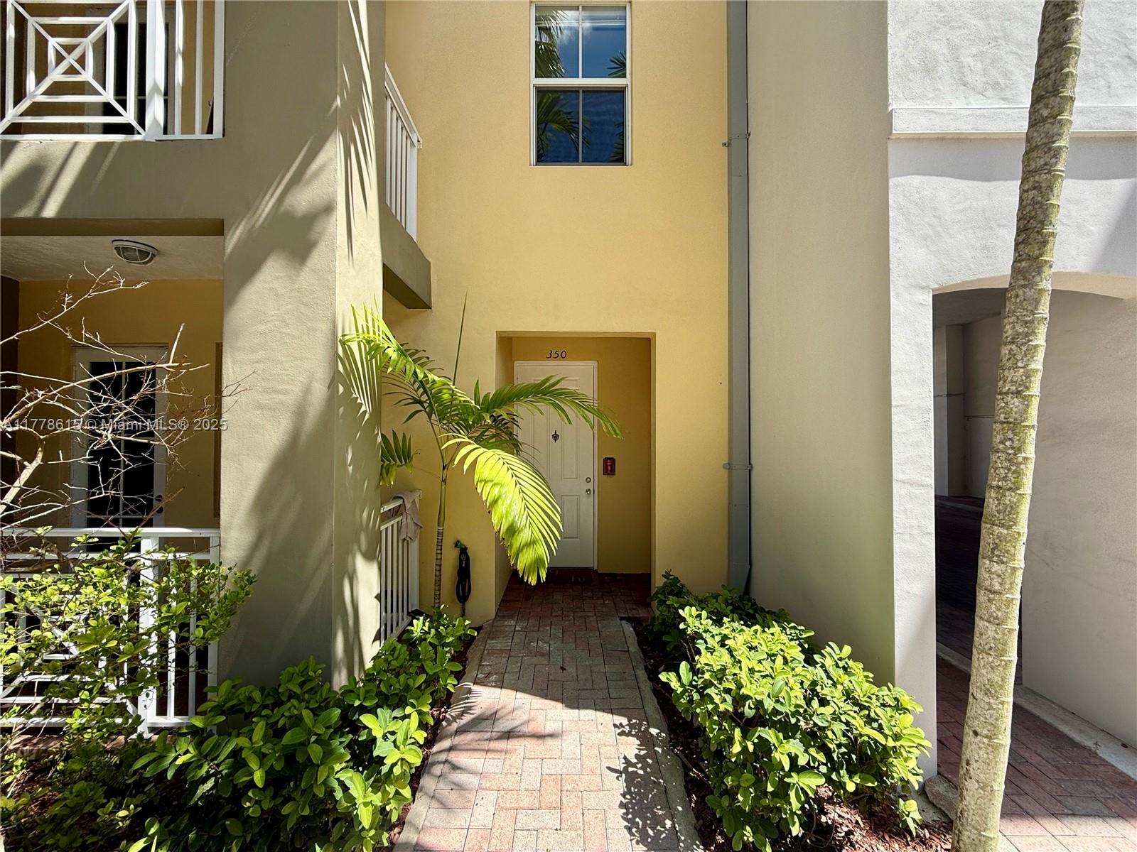 Rental Property at 350 Sw 13th Ter 350, Fort Lauderdale, Broward County, Florida - Bedrooms: 1 
Bathrooms: 1  - $1,995 MO.