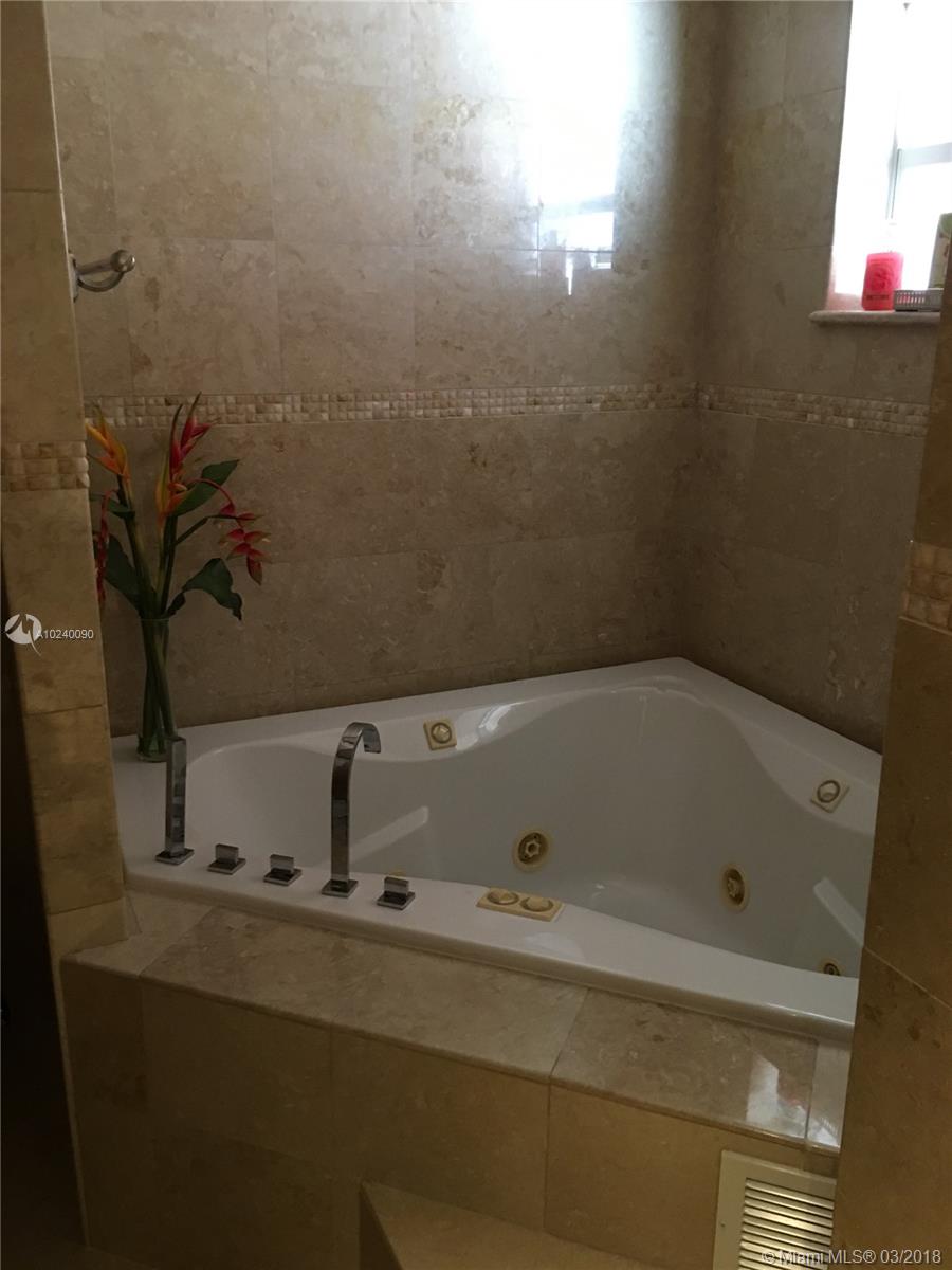 SAN SEBASTIAN UNIT NO 5 - Residential