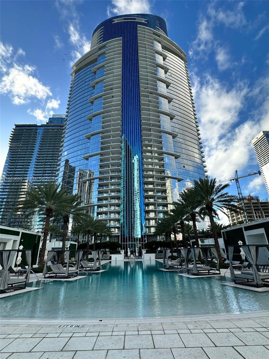 PARAMOUNT MIAMI WORLDCENT - Residential Lease
