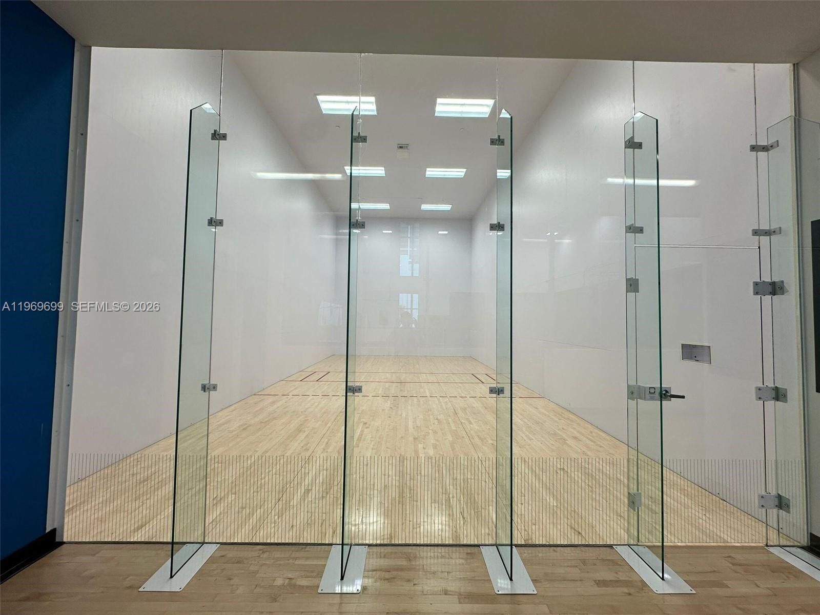 PARAMOUNT MIAMI WORLDCENT - Residential Lease