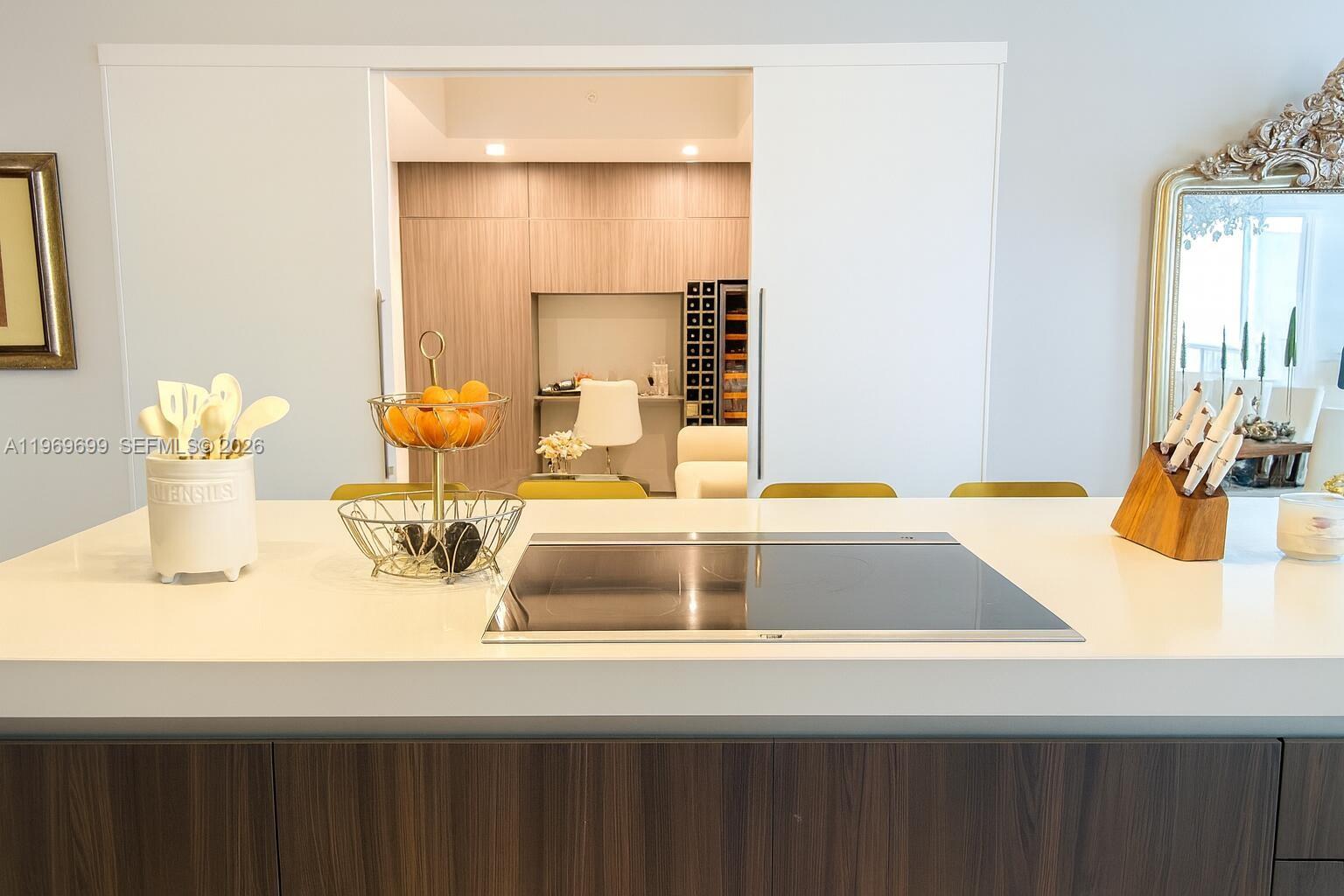 PARAMOUNT MIAMI WORLDCENT - Residential Lease