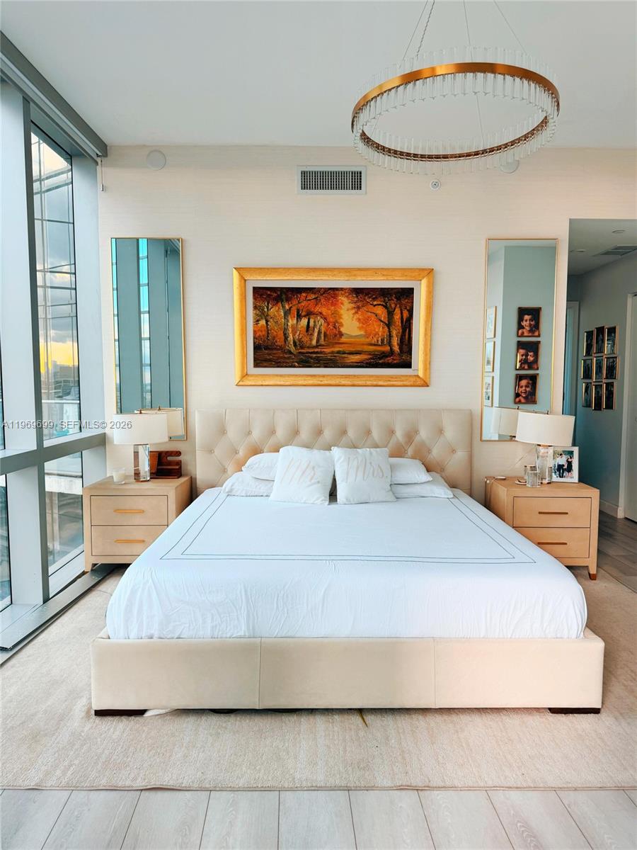 PARAMOUNT MIAMI WORLDCENT - Residential Lease