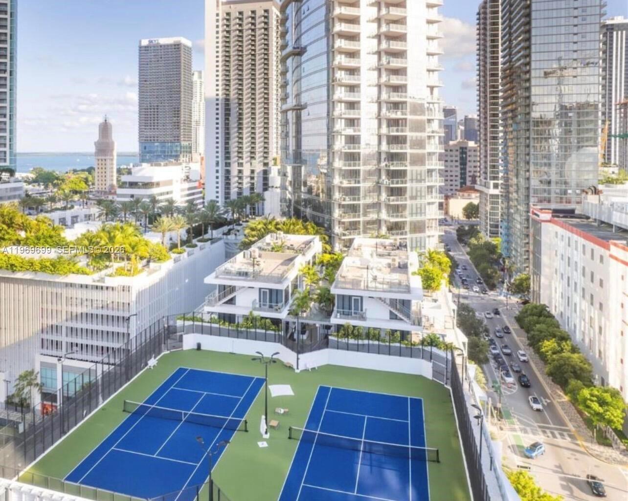 PARAMOUNT MIAMI WORLDCENT - Residential Lease