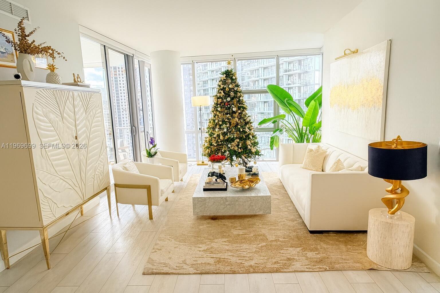 PARAMOUNT MIAMI WORLDCENT - Residential Lease