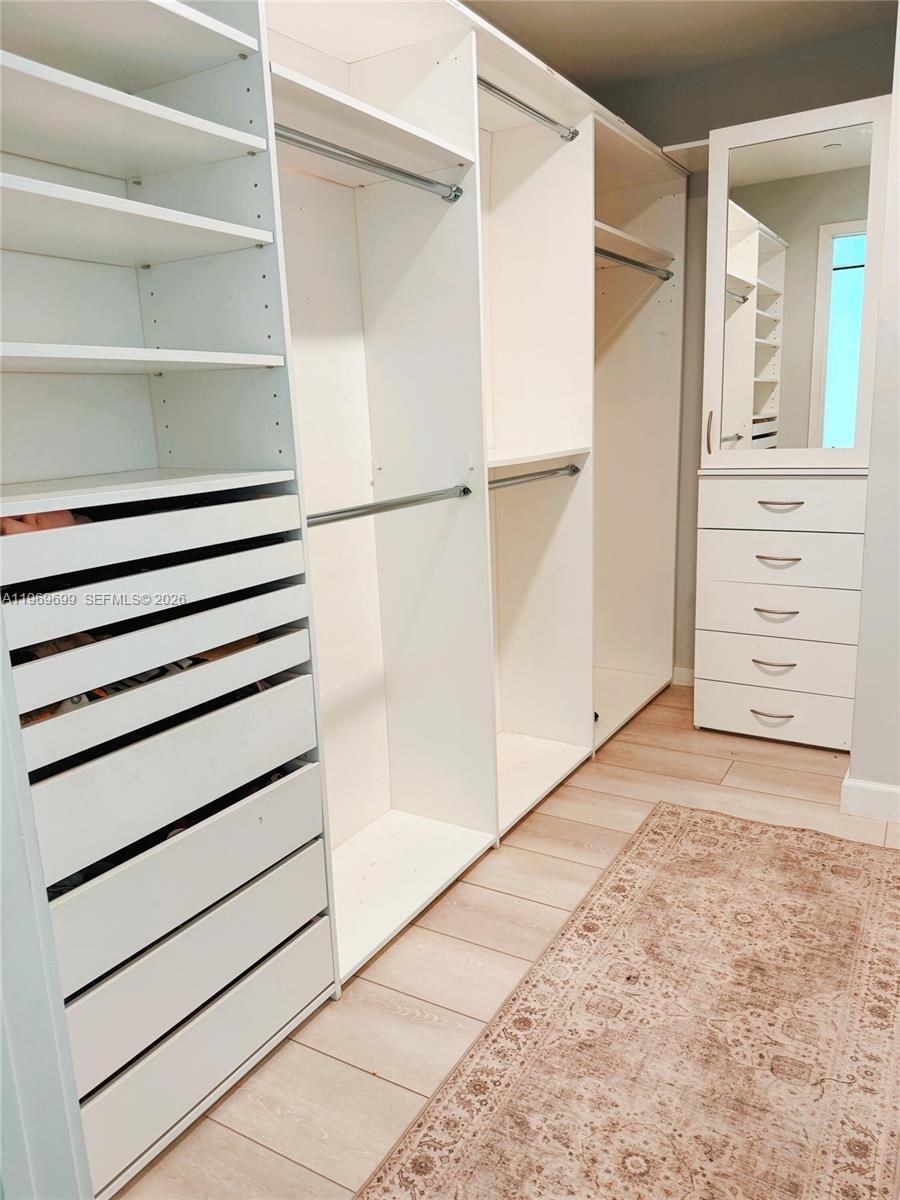 PARAMOUNT MIAMI WORLDCENT - Residential Lease