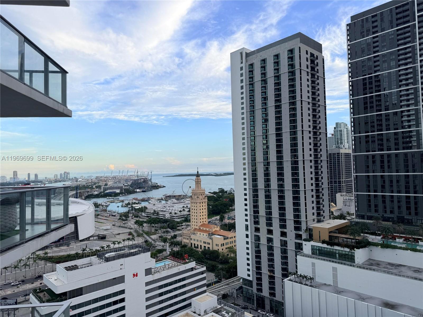 PARAMOUNT MIAMI WORLDCENT - Residential Lease