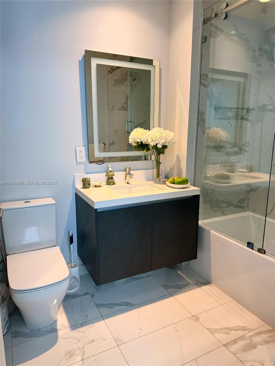 PARAMOUNT MIAMI WORLDCENT - Residential Lease