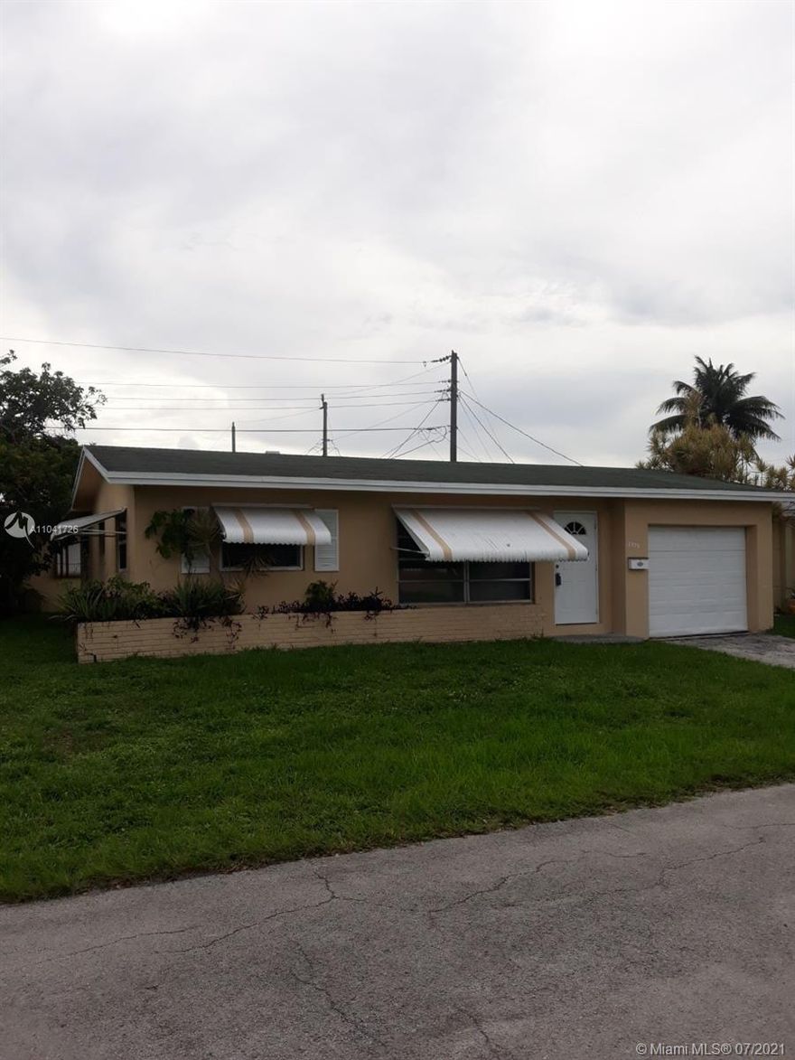 Cozy House  2/1 House with extra room to potentially use as 3rd bedroom.  House is well maintained.  Has updated kitchen,  with granite counters,  updated cabinets with lazy susan.  Air conditioner and water heater are newer.  Roof is in great shape.  Neighborhood is quiet and stable for ALL AGES.  No hoa approval is required