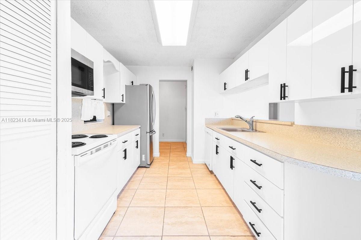 LE CHATEAU CONDO - Residential