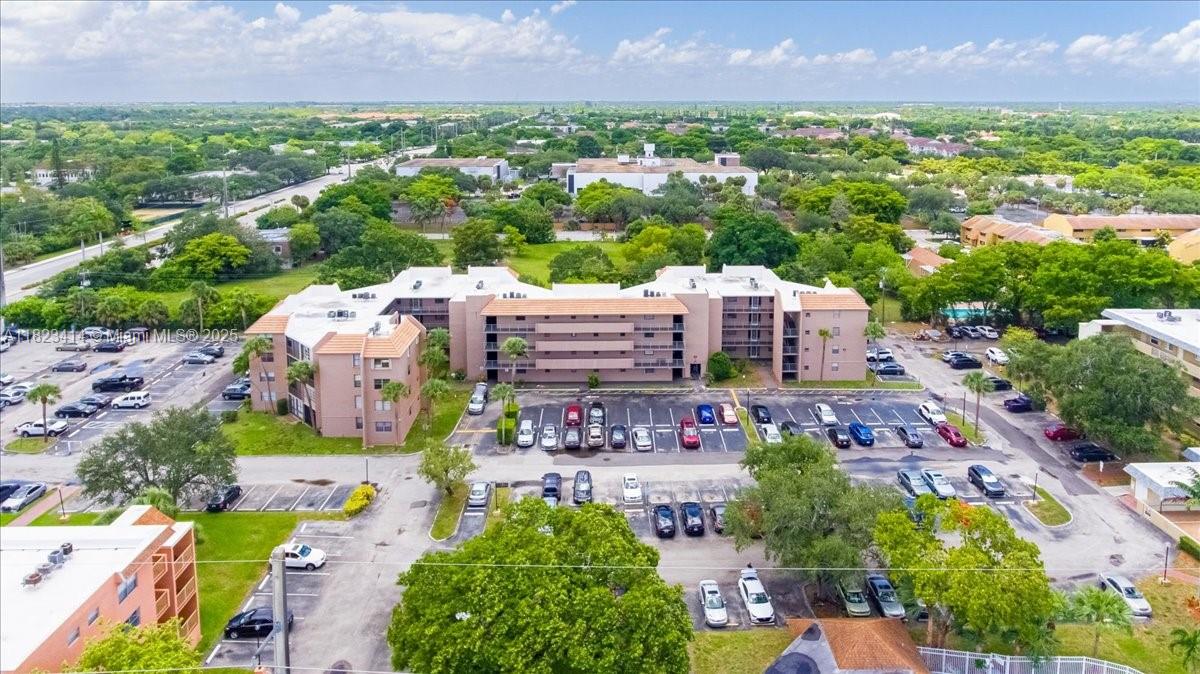 LE CHATEAU CONDO - Residential