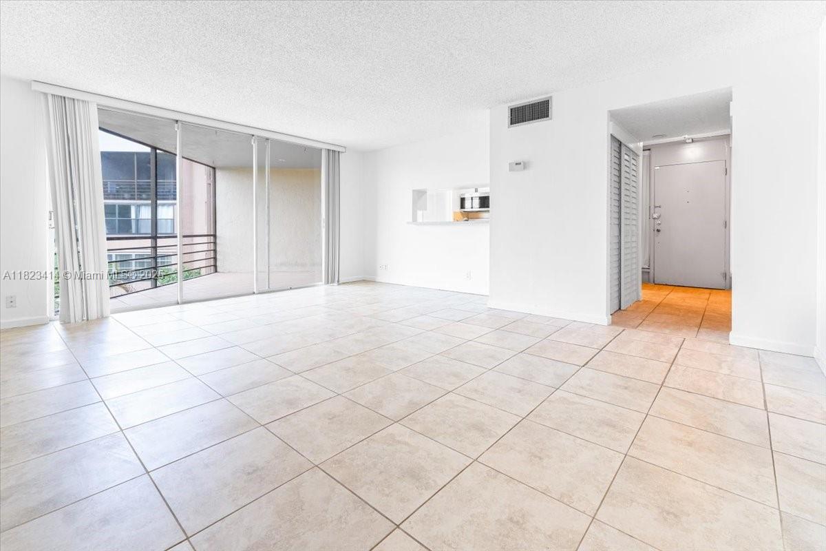 LE CHATEAU CONDO - Residential