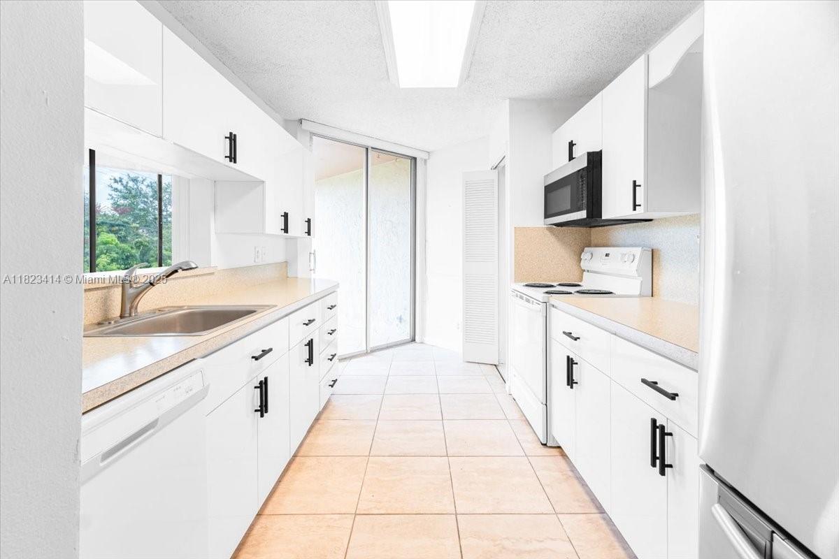 LE CHATEAU CONDO - Residential