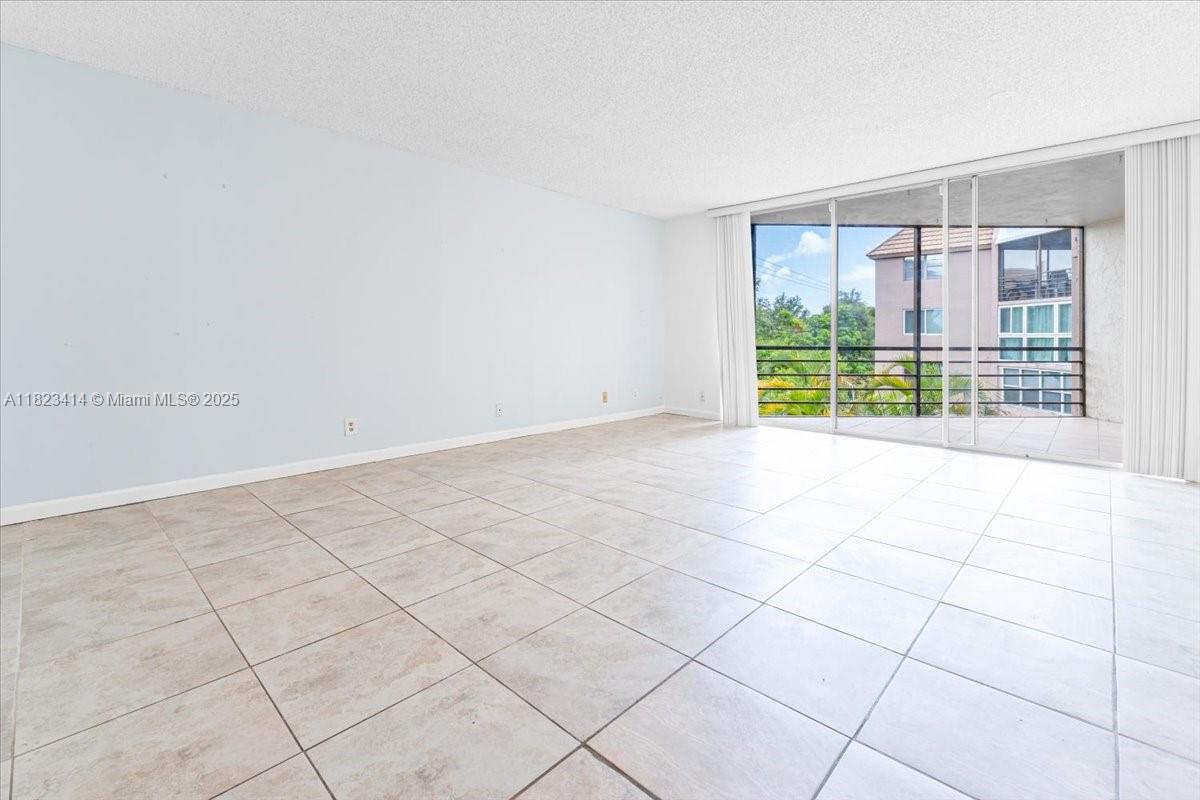 LE CHATEAU CONDO - Residential