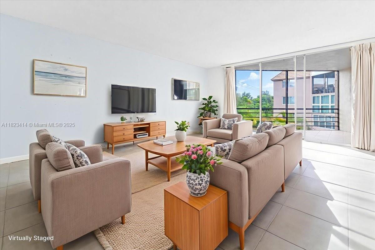 LE CHATEAU CONDO - Residential