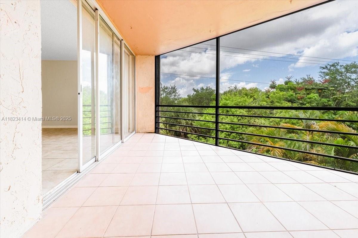 LE CHATEAU CONDO - Residential