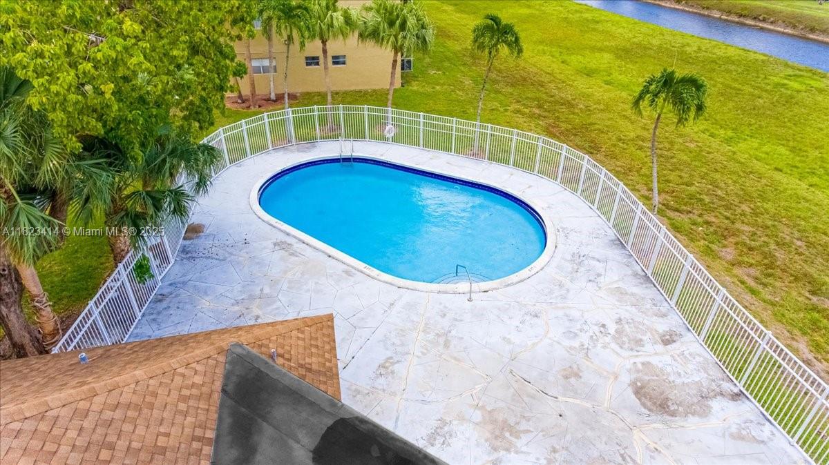 LE CHATEAU CONDO - Residential