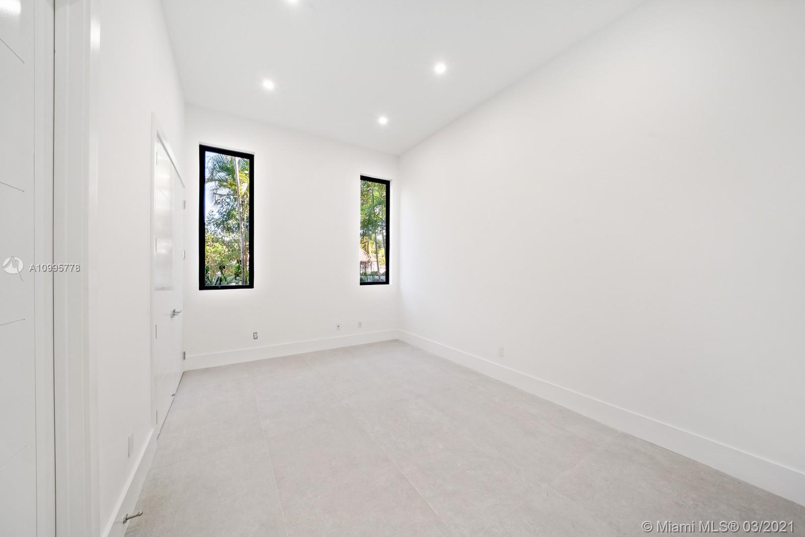 THREE LITTLE GROVES - Residential