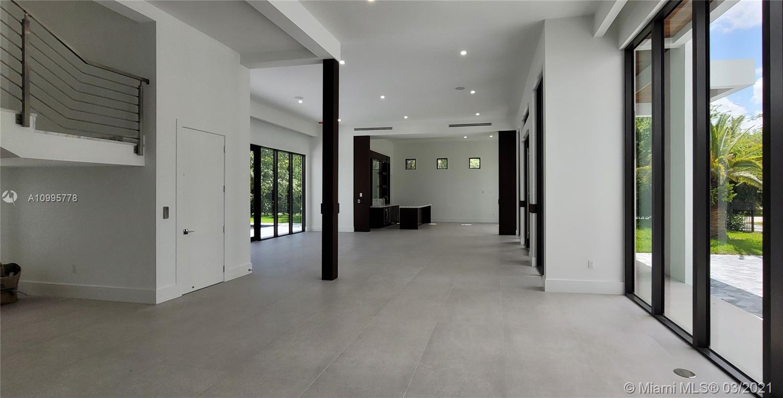 THREE LITTLE GROVES - Residential